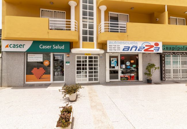 Apartment in Los Cristianos - HomeForGuest Ático Cecilia con terraza y vistas al mar en Los Cristianos Apartment in Los Cristianos - HomeForGuest Ático Cecilia con terraza y vistas al mar en Los Cristianos