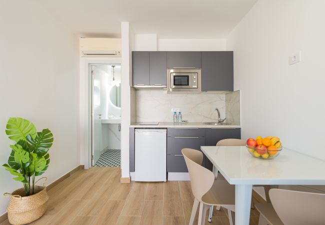 Apartment in Corralejo - Modern apartment. Swimming pool and terrace. Right on the beach in Corralejo - Home For Guest Apartment in Corralejo - Modern apartment. Swimming pool and terrace. Right on the beach in Corralejo - Home For Guest