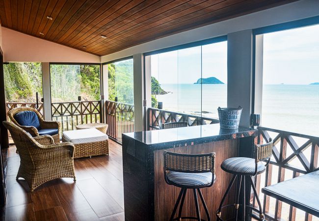  in Armação dos Búzios - Casa pé na areia com varanda gourmet em Búzios/RJ