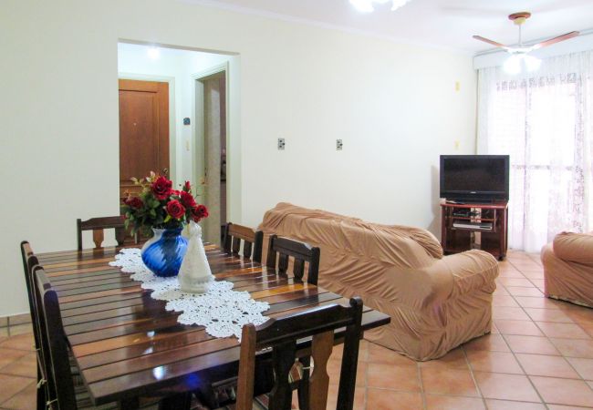 in Ubatuba - Apto à 600 metros da Praia Grande, em Ubatuba/SP