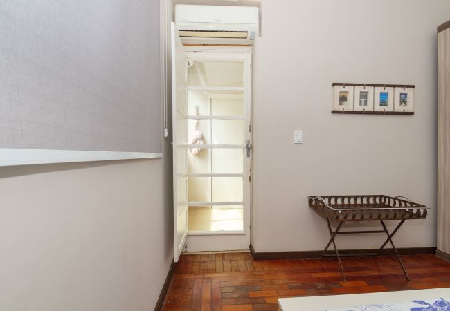 Apartment in Rio de Janeiro - NS802| Apto charmoso a 2 quadras da praia de Copa Apartment in Rio de Janeiro - NS802| Apto charmoso a 2 quadras da praia de Copa