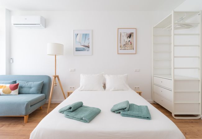 Studio in Las Palmas de Gran Canaria - HomeForGuest Studio Sol Canteras with terrace  Studio in Las Palmas de Gran Canaria - HomeForGuest Studio Sol Canteras with terrace