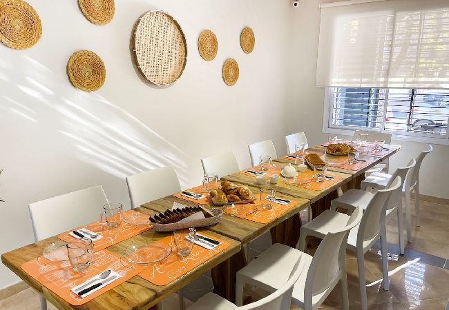 House in Mendoza - 10 dormitorios en Suite. Excelente ubicación House in Mendoza - 10 dormitorios en Suite. Excelente ubicación