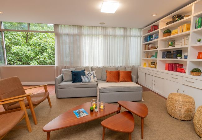  in Rio de Janeiro - MAR201| Apartamento amplo no Leblon