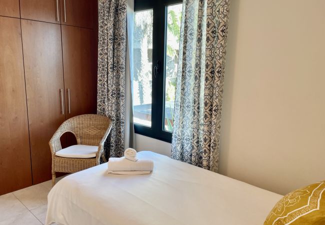 Villa in San Bartolomé de Tirajana - HomeForGuest Villa in Salobre with magnificent views of the golf course. Villa in San Bartolomé de Tirajana - HomeForGuest Villa in Salobre with magnificent views of the golf course.