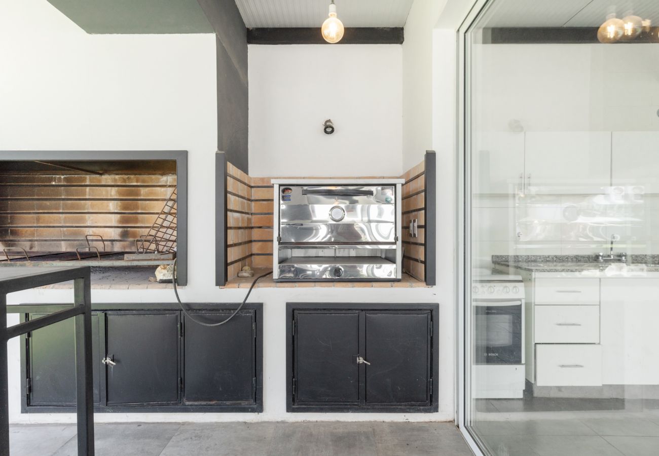 House in Maipù -  Casa con pileta y quincho a 5 minutos de Chacras! House in Maipù -  Casa con pileta y quincho a 5 minutos de Chacras!