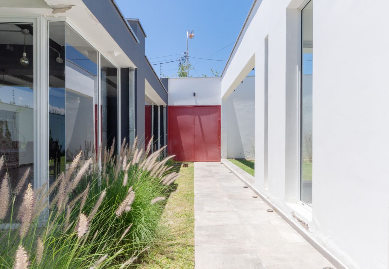 House in Maipù -  Casa con pileta y quincho a 5 minutos de Chacras! House in Maipù -  Casa con pileta y quincho a 5 minutos de Chacras!