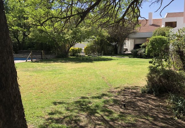 House in Luján de Cuyo -  Espectacular casa para grupos, opcional desayuno House in Luján de Cuyo -  Espectacular casa para grupos, opcional desayuno