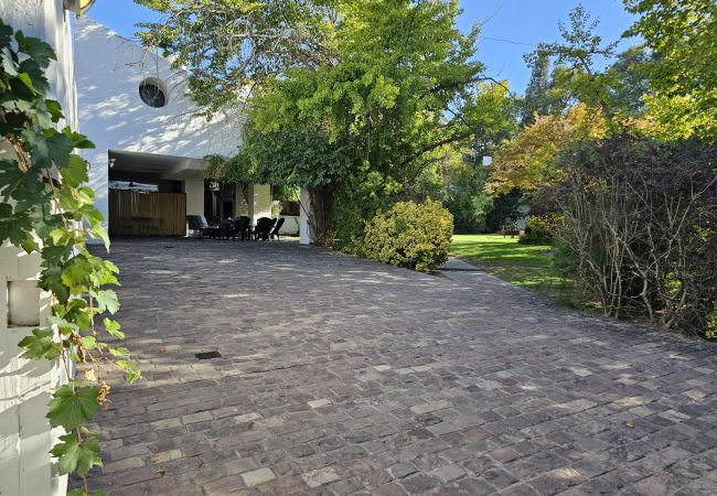 House in Luján de Cuyo -  Espectacular casa para grupos, opcional desayuno House in Luján de Cuyo -  Espectacular casa para grupos, opcional desayuno