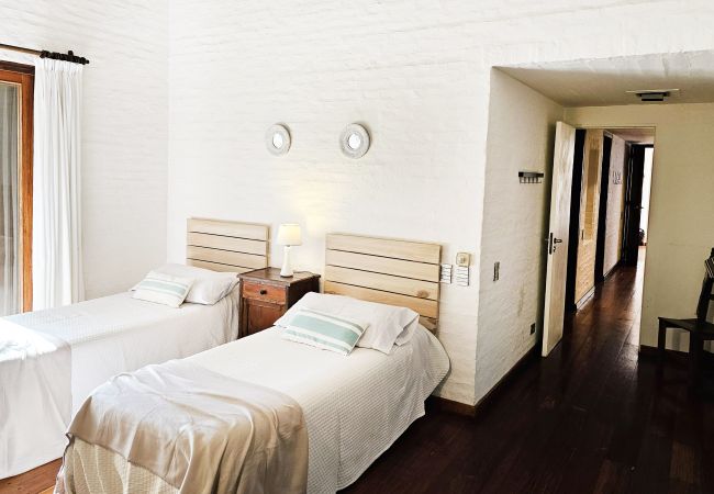 House in Luján de Cuyo -  Espectacular casa para grupos, opcional desayuno House in Luján de Cuyo -  Espectacular casa para grupos, opcional desayuno