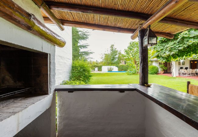 House in Luján de Cuyo -  Amplia y cálida rodeada de verde con seguridad House in Luján de Cuyo -  Amplia y cálida rodeada de verde con seguridad