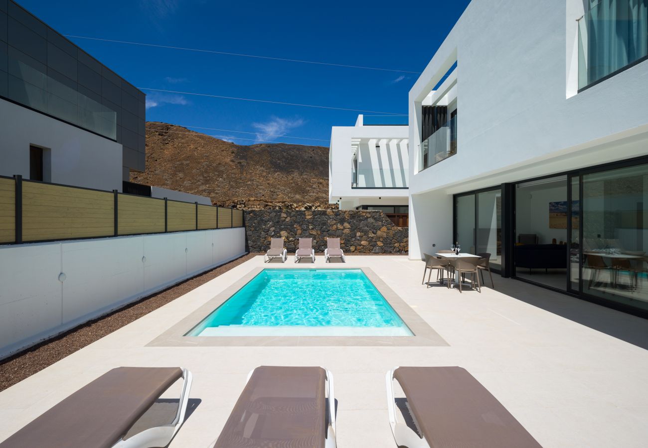 Villa in Corralejo -  Villa Deluxe Las Calderas 01 with private pool Villa in Corralejo -  Villa Deluxe Las Calderas 01 with private pool
