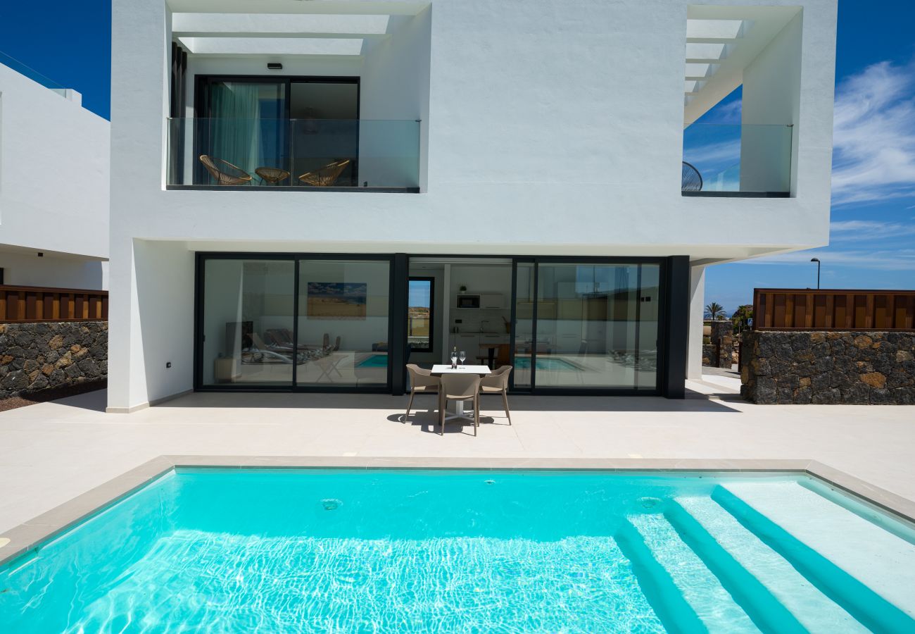 Villa in Corralejo -  Villa Deluxe Las Calderas 01 with private pool Villa in Corralejo -  Villa Deluxe Las Calderas 01 with private pool
