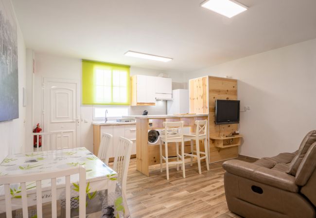 Apartment in Arico - Bonito apartamento a 100 m de la playa Apartment in Arico - Bonito apartamento a 100 m de la playa