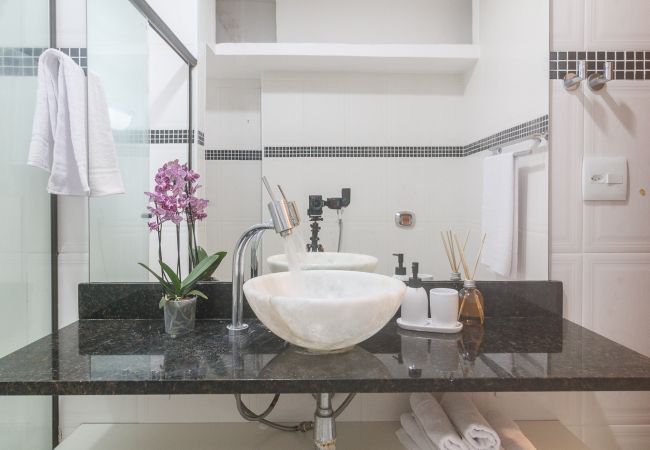 Apartment in Rio de Janeiro - Brt401A| 3 quartos em Copacabana, 9 min do Posto 4 Apartment in Rio de Janeiro - Brt401A| 3 quartos em Copacabana, 9 min do Posto 4