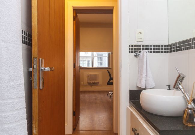Apartment in Rio de Janeiro - Brt401A| 3 quartos em Copacabana, 9 min do Posto 4 Apartment in Rio de Janeiro - Brt401A| 3 quartos em Copacabana, 9 min do Posto 4