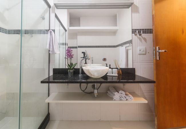 Apartment in Rio de Janeiro - Brt401A| 3 quartos em Copacabana, 9 min do Posto 4 Apartment in Rio de Janeiro - Brt401A| 3 quartos em Copacabana, 9 min do Posto 4