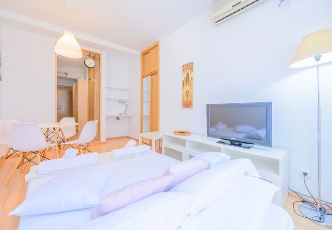 Studio in Madrid - COZY STUDY CLOSE TO FINANCE AREA AND IE Studio in Madrid - COZY STUDY CLOSE TO FINANCE AREA AND IE