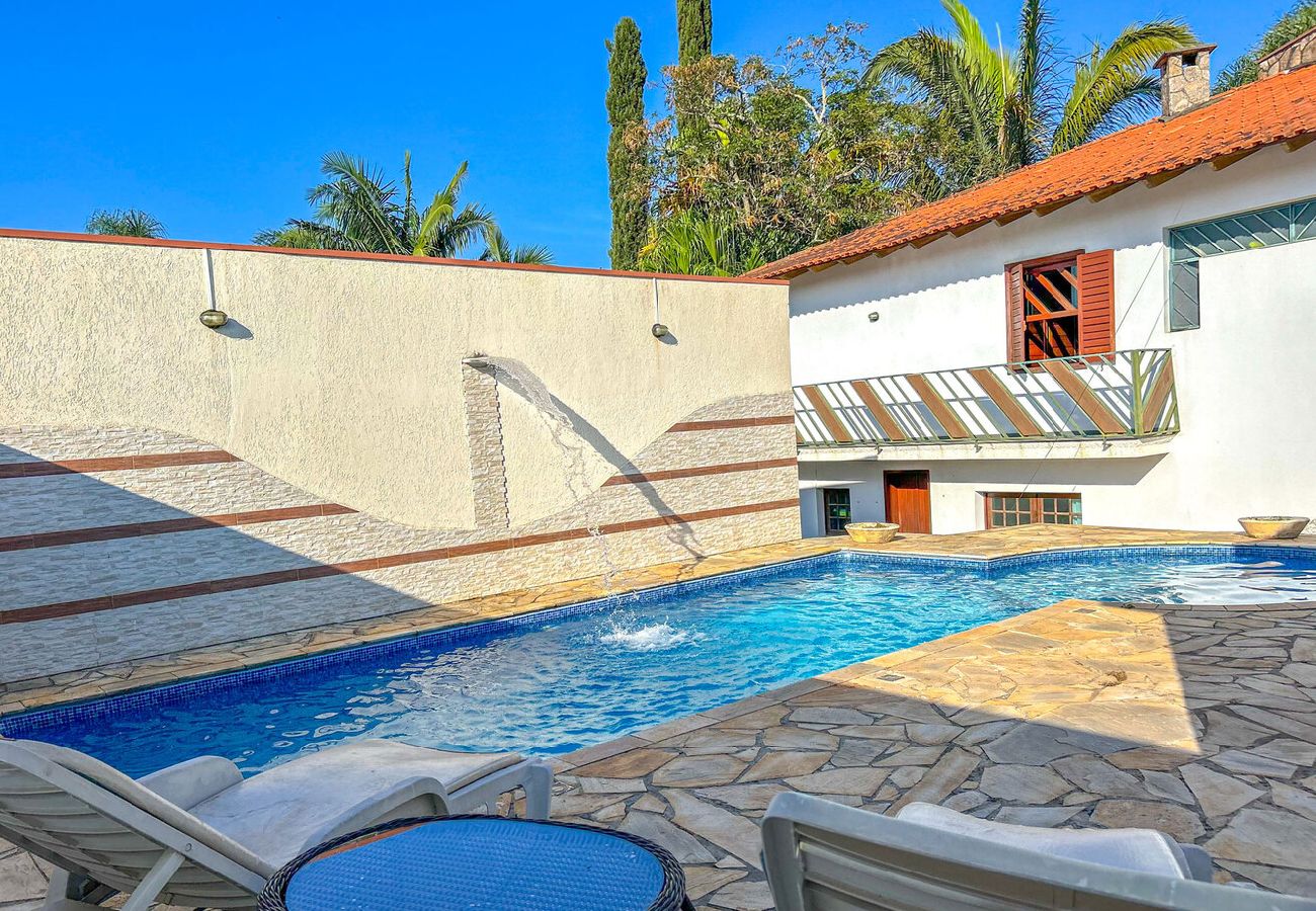 House in Ibiúna - Incrível casa com lazer completo e WiFi -Ibiúna/SP