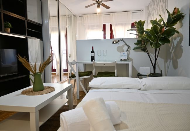Studio in Madrid - Bright and practical apartment in El Barrio del Pilar Studio in Madrid - Bright and practical apartment in El Barrio del Pilar