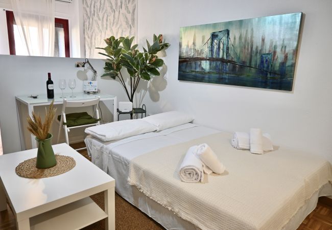 Studio in Madrid - Bright and practical apartment in El Barrio del Pilar Studio in Madrid - Bright and practical apartment in El Barrio del Pilar