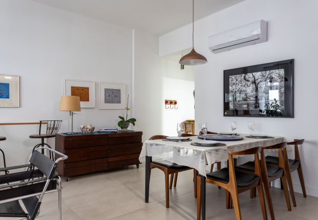 Apartment in Rio de Janeiro - 3 minutes from Leme beach | GRC701 Apartment in Rio de Janeiro - 3 minutes from Leme beach | GRC701