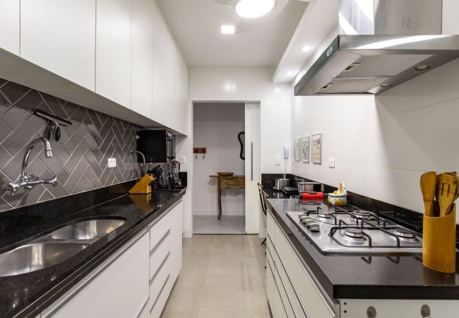 Apartment in Rio de Janeiro - 3 minutes from Leme beach | GRC701 Apartment in Rio de Janeiro - 3 minutes from Leme beach | GRC701