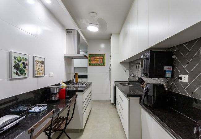 Apartment in Rio de Janeiro - 3 minutes from Leme beach | GRC701 Apartment in Rio de Janeiro - 3 minutes from Leme beach | GRC701