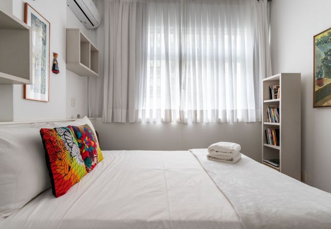 Apartment in Rio de Janeiro - 3 minutes from Leme beach | GRC701 Apartment in Rio de Janeiro - 3 minutes from Leme beach | GRC701