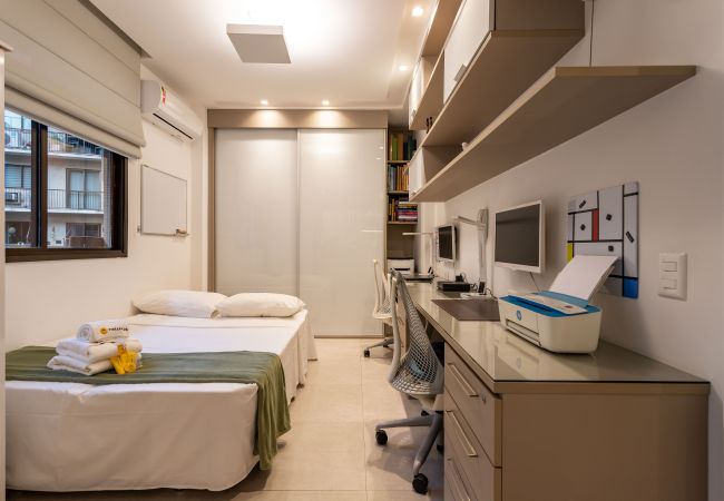 Apartment in Rio de Janeiro - Near Lagoa, in front of CASV | PC204 Apartment in Rio de Janeiro - Near Lagoa, in front of CASV | PC204