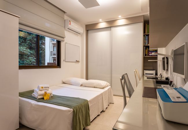 Apartment in Rio de Janeiro - Near Lagoa, in front of CASV | PC204 Apartment in Rio de Janeiro - Near Lagoa, in front of CASV | PC204