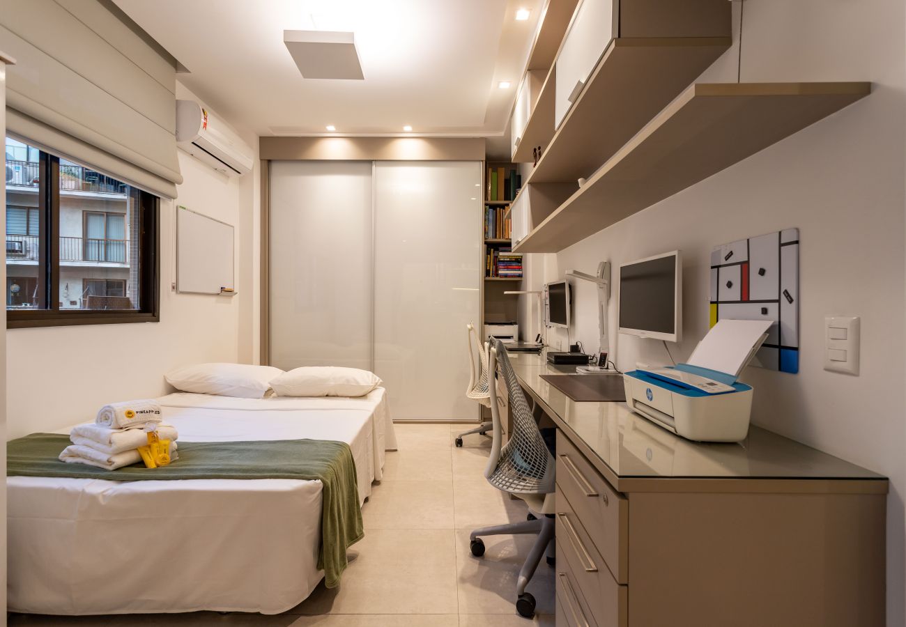 Apartment in Rio de Janeiro - Near Lagoa, in front of CASV | PC204 Apartment in Rio de Janeiro - Near Lagoa, in front of CASV | PC204