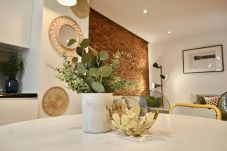 Apartment in Madrid - Moderno Apartamento de dos dormitorios y dos baños en Avenida América  