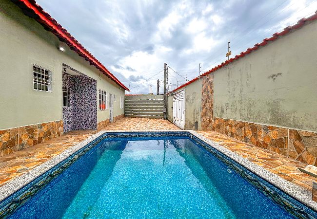  in Mongaguá - Casa a 350m da Praia Itaóca em Mongaguá-SP