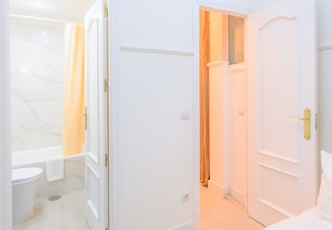 Apartment in Madrid - Atractivo apartamento de un dormitorio con patio interior junto al Intercambiador de Avenida América CTG83 Apartment in Madrid - Atractivo apartamento de un dormitorio con patio interior junto al Intercambiador de Avenida América CTG83