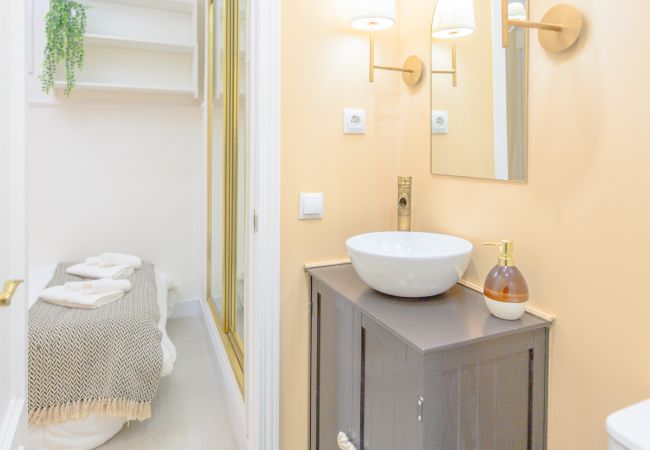 Apartment in Madrid - Atractivo apartamento de un dormitorio con patio interior junto al Intercambiador de Avenida América CTG83 Apartment in Madrid - Atractivo apartamento de un dormitorio con patio interior junto al Intercambiador de Avenida América CTG83