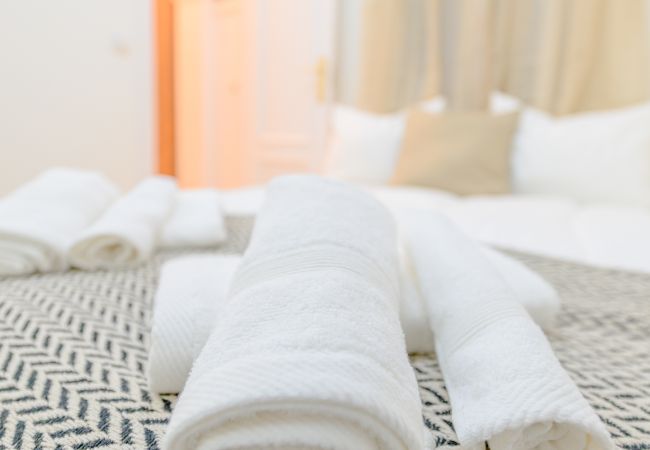 Apartment in Madrid - Atractivo apartamento de un dormitorio con patio interior junto al Intercambiador de Avenida América CTG83 Apartment in Madrid - Atractivo apartamento de un dormitorio con patio interior junto al Intercambiador de Avenida América CTG83