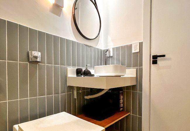 Apartment in Rio de Janeiro - Ótimo apto à 350m da praia de Copacabana/RJ Apartment in Rio de Janeiro - Ótimo apto à 350m da praia de Copacabana/RJ