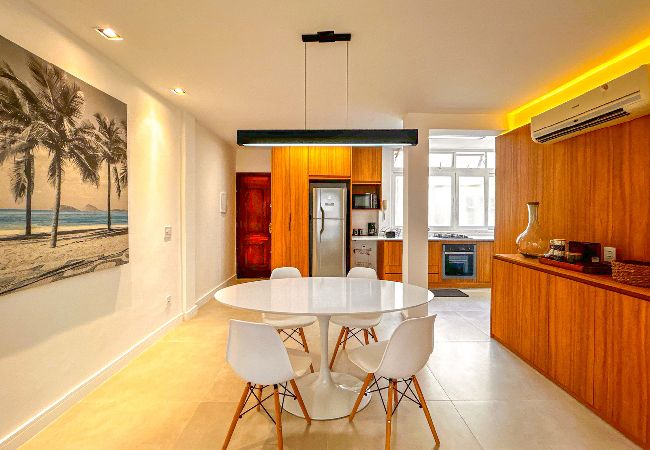 Apartment in Rio de Janeiro - Ótimo apto à 350m da praia de Copacabana/RJ Apartment in Rio de Janeiro - Ótimo apto à 350m da praia de Copacabana/RJ