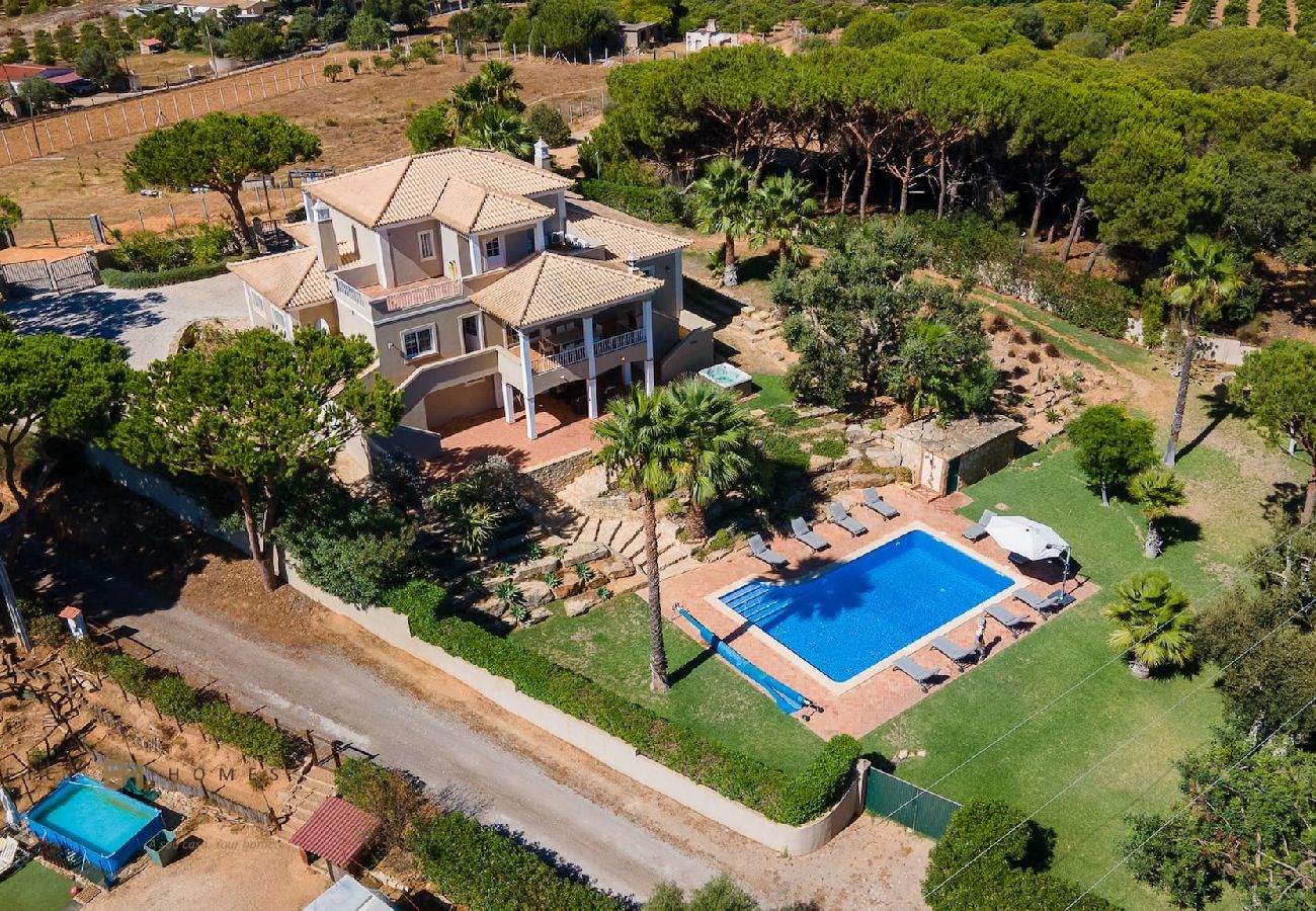 Villa in Quarteira - Luxurious 5 bedroom Villa in Quarteira-Greice Homes 