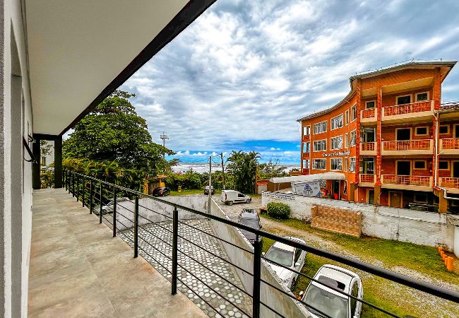 Apartment in Bertioga - Incrível flat a beira mar na Praia de Guaratuba/SP Apartment in Bertioga - Incrível flat a beira mar na Praia de Guaratuba/SP