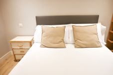 Apartment in Madrid -  Central and spacious 4-bedroom home in La Latina