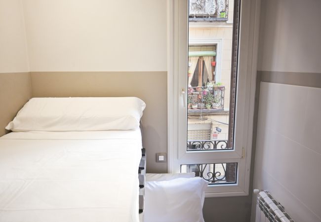 Apartment in Madrid - Spacious three-bedroom home in La Latina Apartment in Madrid - Spacious three-bedroom home in La Latina