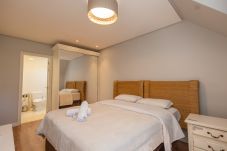 Apartment in Gramado - 5 quartos (3 suítes) a 400m da R Coberta!