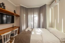 Apartment in Gramado - Duplex 5D (3suites +2banho soc) a 800m a R Coberta
