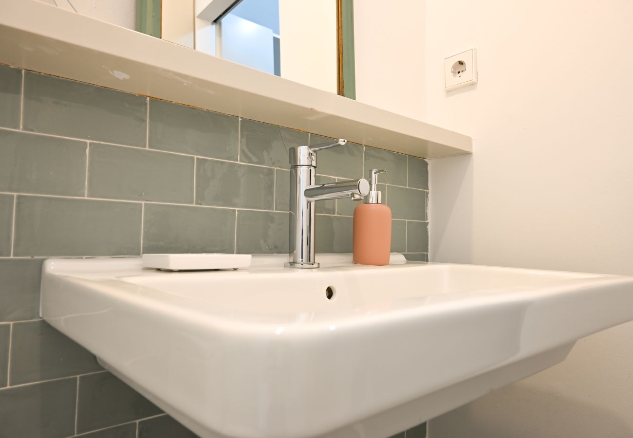 Apartment in Madrid -  Charming 2-bedroom apartment: Experience authentic Madrid life in your own space Apartment in Madrid -  Charming 2-bedroom apartment: Experience authentic Madrid life in your own space