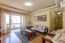 Apartment in Gramado - Quatro Dormitórios (1 suíte) a 80 m da Rua Coberta