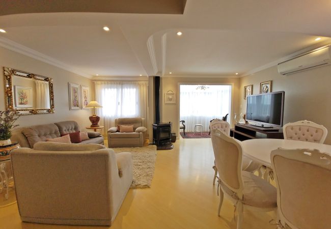 in Gramado - DUPLEX, 4 suítes, 2 vagas no coração de Gramado