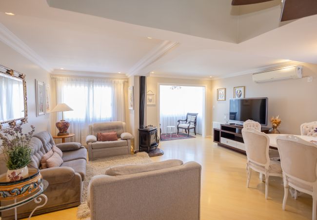  in Gramado - DUPLEX, 4 suítes, 2 vagas no coração de Gramado