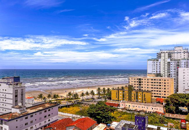  in Praia Grande - Apto com WiFi a 140 metros da Praia do Caiçara/SP